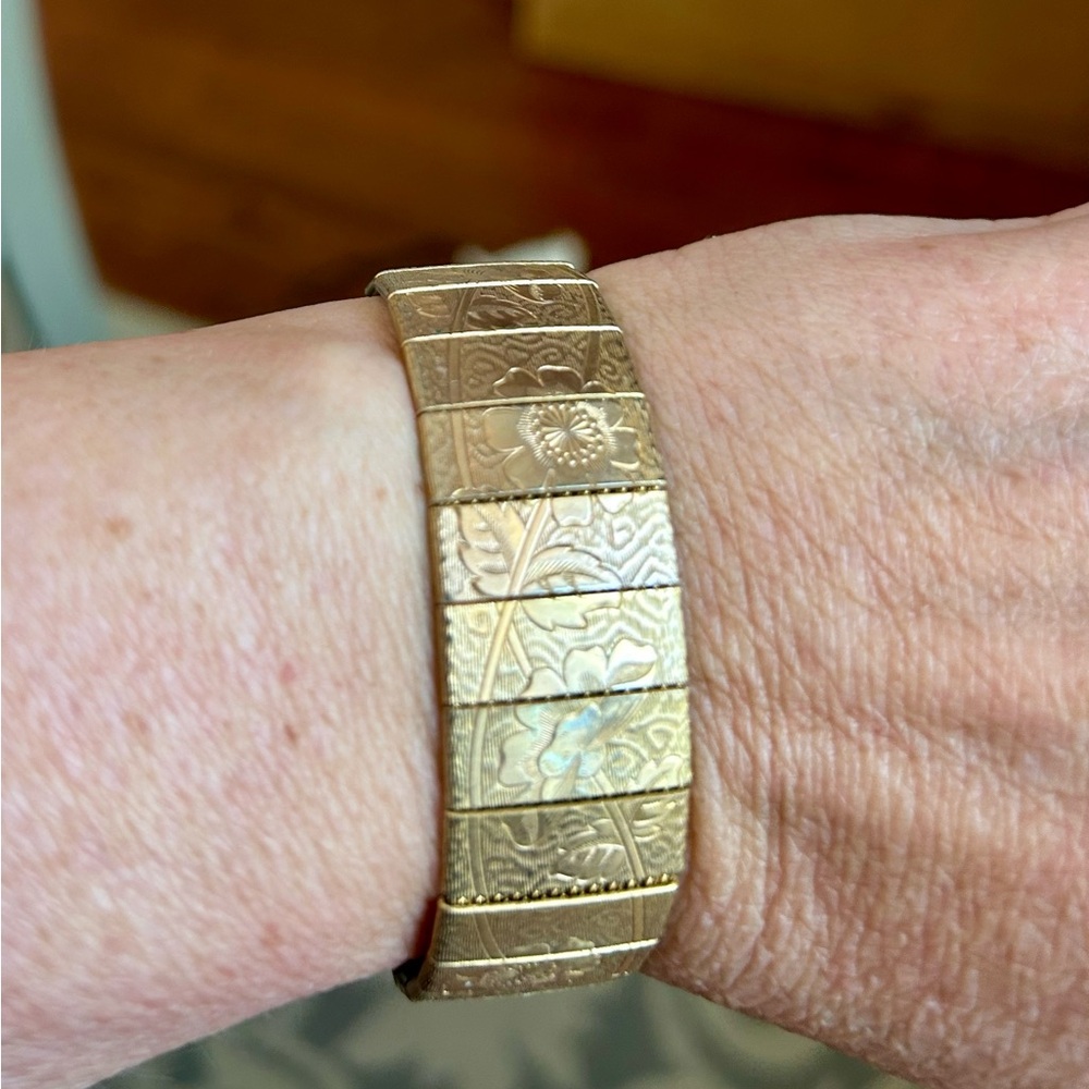 Vintage Gold Tone Etched Floral Panel Link Bracelet